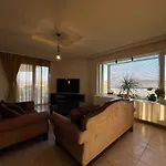 Joyful Guest Residences #with Sea View By 8essentially Apartment *