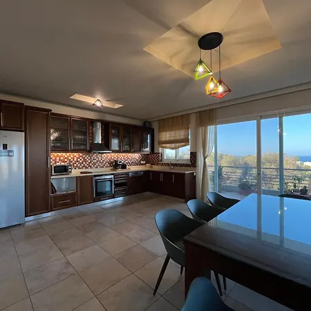 Joyful Guest Residences #with Sea View By 8essentially Apartment
