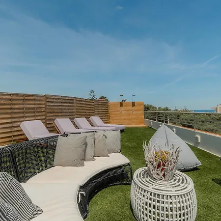 Joyful Guest Residences With Sea View By 8essentially Apartment
