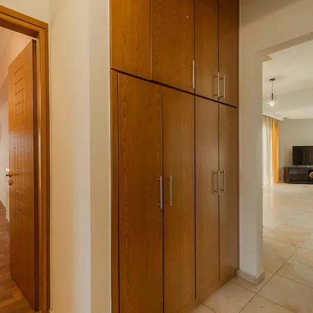 Joyful Guest Residences With Sea View By 8essentially Apartment