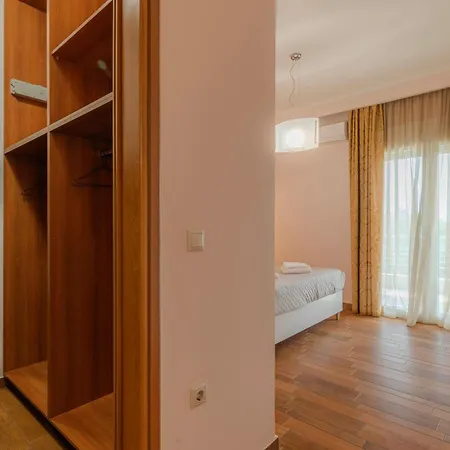 Joyful Guest Residences With Sea View By 8essentially Chania (Crete)