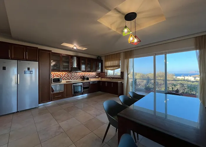 Joyful Guest Residences #with Sea View By 8essentially Apartment